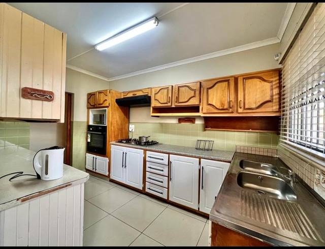 3 BEDROOM PROPERTY TO RENT IN BISLEY